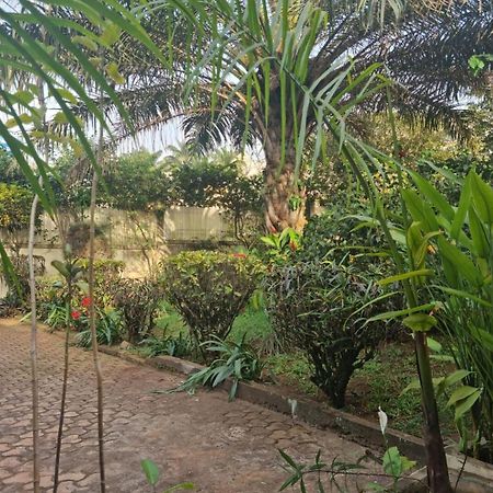 Tout Confort Avec Jardin Entree Bastos Яунде Екстер'єр фото