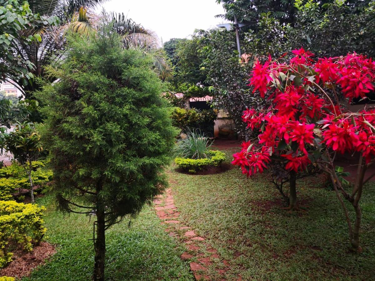 Tout Confort Avec Jardin Entree Bastos Яунде Екстер'єр фото