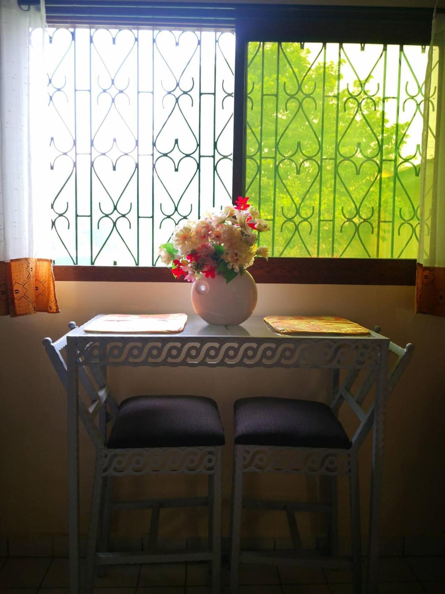 Tout Confort Avec Jardin Entree Bastos Яунде Екстер'єр фото